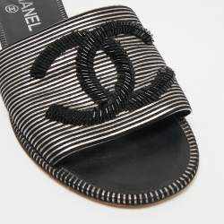 Pre Owned صندل شانيل جلد وزبد أسود / فضي مزين سي سي مسطح مقاس 38.5