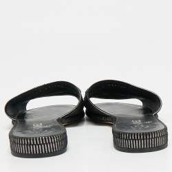 Pre Owned صندل شانيل جلد وزبد أسود / فضي مزين سي سي مسطح مقاس 38.5