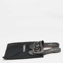 Pre Owned صندل شانيل جلد وزبد أسود / فضي مزين سي سي مسطح مقاس 38.5