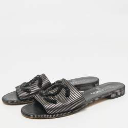 Pre Owned صندل شانيل جلد وزبد أسود / فضي مزين سي سي مسطح مقاس 38.5