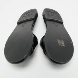 Pre Owned Chanel Black Patent Leather CC Flat Slides Size 38.5