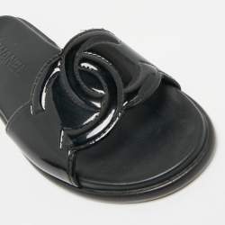 Pre Owned Chanel Black Patent Leather CC Flat Slides Size 38.5