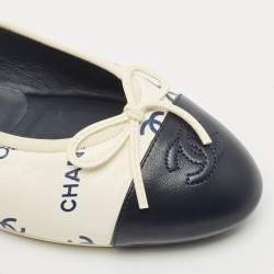 Pre Owned Chanel White/Navy Blue Leather CC Cap Toe Ballet Flats Size 38