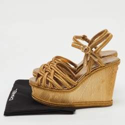 مملوكة مسبقًا صندل شانيل بلاتفورم إسفين بخيط منسوج معدني ذهبي مقاس 39