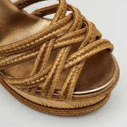 مملوكة مسبقًا صندل شانيل بلاتفورم إسفين بخيط منسوج معدني ذهبي مقاس 39