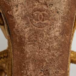 مملوكة مسبقًا صندل شانيل بلاتفورم إسفين بخيط منسوج معدني ذهبي مقاس 39