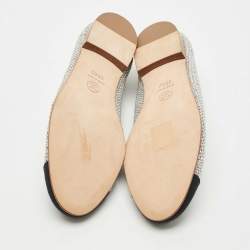 مملوكة مسبقًا حذاء شانيل CC باليرينا فلات مقدمة مستديرة بشبك فضي/أسود ودانتيل مقاس 39.5