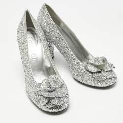 Pre Owned Chanel Metallic Silver Glitter CC Camelia Block Heel Pumps Size 39