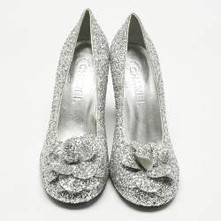 Pre Owned Chanel Metallic Silver Glitter CC Camelia Block Heel Pumps Size 39
