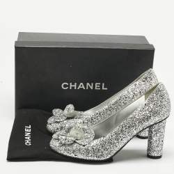 Pre Owned Chanel Metallic Silver Glitter CC Camelia Block Heel Pumps Size 39