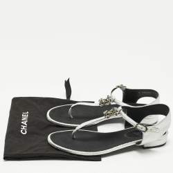 Pre Owned Chanel Metallic Silver Leather CC Thong Flat Sandals Size 38.5