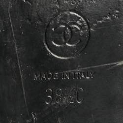 Pre Owned Chanel Metallic Silver Leather CC Thong Flat Sandals Size 38.5