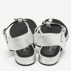 Pre Owned Chanel Metallic Silver Leather CC Thong Flat Sandals Size 38.5