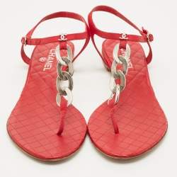 Pre Owned صندل شانيل فلات كانفاس أحمر بعروات حقيبة متوسطة مقاس 41.5