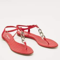 Pre Owned صندل شانيل فلات كانفاس أحمر بعروات حقيبة متوسطة مقاس 41.5