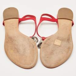 Pre Owned صندل شانيل فلات كانفاس أحمر بعروات حقيبة متوسطة مقاس 41.5