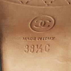 مملوكة مسبقًا Chanel Black Quilted Leather CC Chain Wedge Platform Sandals Size 38.5