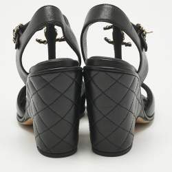 مملوكة مسبقًا Chanel Black Quilted Leather CC Chain Wedge Platform Sandals Size 38.5