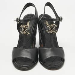 مملوكة مسبقًا Chanel Black Quilted Leather CC Chain Wedge Platform Sandals Size 38.5