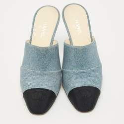 Pre Owned حذاء مولز شانيل غطاء مقدمة سي سي قماش ودنيم أسود/ أزرق مقاس 38