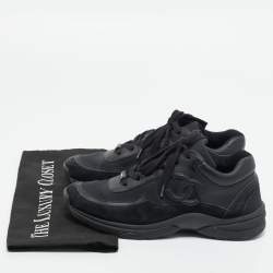 Pre Owned Chanel Black/Navy Blue Fabric and Leather CC Low Top Sneakers Size 39