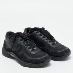 Pre Owned Chanel Black/Navy Blue Fabric and Leather CC Low Top Sneakers Size 39