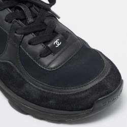 Pre Owned Chanel Black/Navy Blue Fabric and Leather CC Low Top Sneakers Size 39