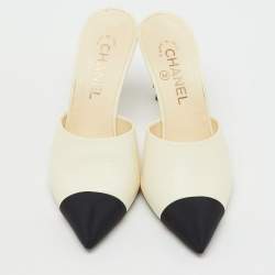 مملوكة مسبقًا Chanel Cream/Black Leather and Canvas CC Faux Pearl Embellished Heel Mules Size 38