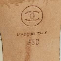 مملوكة مسبقًا Chanel Cream/Black Leather and Canvas CC Faux Pearl Embellished Heel Mules Size 38