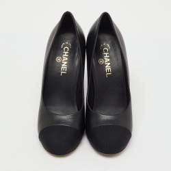 Pre Owned Chanel Black Leather and Fabric Cap Toe CC Faux Pearl Heel Pumps Size 41