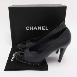 Pre Owned Chanel Navy Leather CC Cap Toe Chain Detail Platform Pumps Size 40