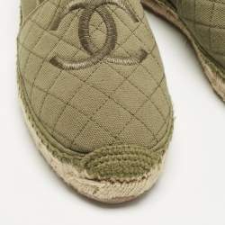 مملوكة مسبقًا  Chanel Green Canvas CC Cap Toe Espadrille Flats Size 40