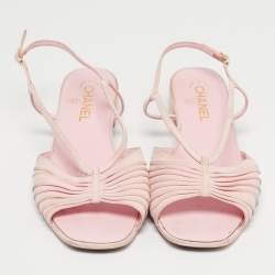 مملوكة مسبقًا Chanel Pink Suede CC Ankle Strap Flat Sandals Size 40.5