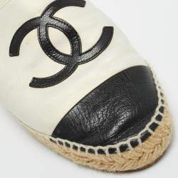 مملوكة مسبقًا Chanel Black/White Leather CC Cap Toe Espadrille Flat Mules Size 38