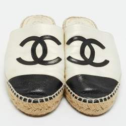 مملوكة مسبقًا Chanel Black/White Leather CC Cap Toe Espadrille Flat Mules Size 38