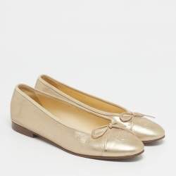 مملوكة مسبقًا Chanel Gold Leather CC Cap Toe Ballet Flats Size 39