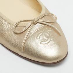 مملوكة مسبقًا Chanel Gold Leather CC Cap Toe Ballet Flats Size 39