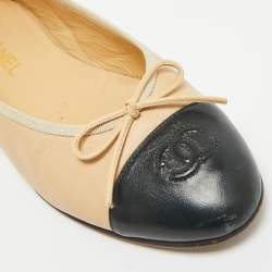 Pre Owned Chanel Beige/Black Leather CC Cap Toe Bow Ballet Flats Size 39.5