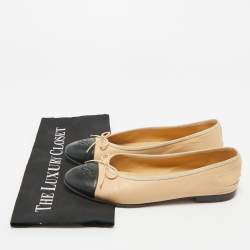 Pre Owned Chanel Beige/Black Leather CC Cap Toe Bow Ballet Flats Size 39.5
