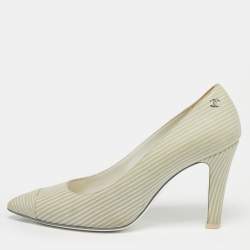 Pre Owned Chanel Cream/White  Leather CC Cap Toe Pumps Size 38.5