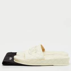 Pre Owned Chanel Off White Quilted Leather CC Slide Sandals Size 42