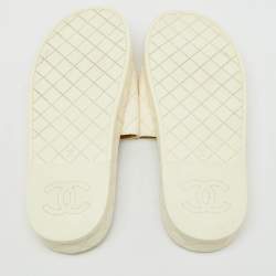 Pre Owned Chanel Off White Quilted Leather CC Slide Sandals Size 42