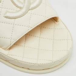 Pre Owned Chanel Off White Quilted Leather CC Slide Sandals Size 42