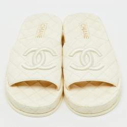 Pre Owned Chanel Off White Quilted Leather CC Slide Sandals Size 42