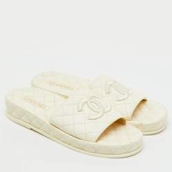 Pre Owned Chanel Off White Quilted Leather CC Slide Sandals Size 42