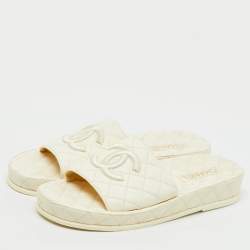 Pre Owned Chanel Off White Quilted Leather CC Slide Sandals Size 42