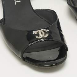 Pre Owned حذاء باليرينا فلات شانيل جلد لامع أسود مفتوح من الأمام مقاس 38.5