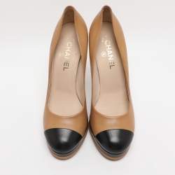 Pre Owned Chanel Beige/Black Leather CC Cap Toe Pumps Size 41