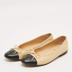 Pre Owned Chanel Beige/Black Leather CC Ballet Flats Size 38.5