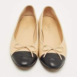 Pre Owned Chanel Beige/Black Leather CC Ballet Flats Size 38.5